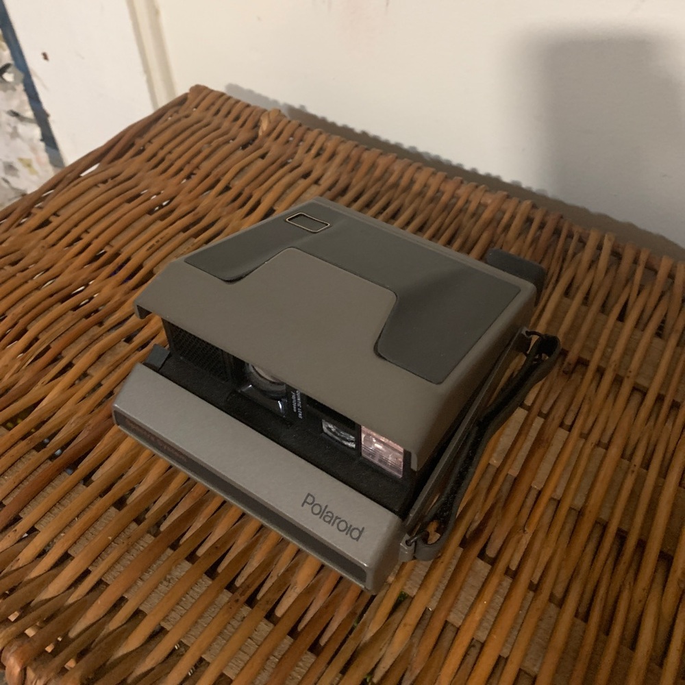 Vintage Polaroid camera 📸